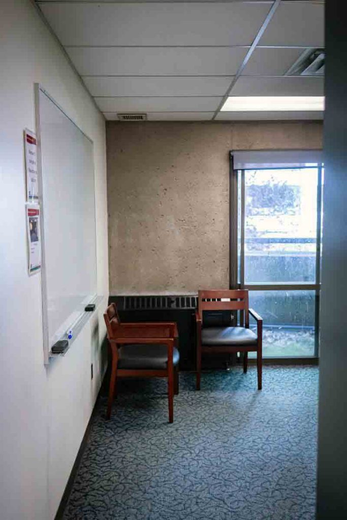 Perfect for small group discussions, brainstorming sessions, or private meetings, this bright and inviting room comfortably accommodates up to 15 people. With natural light and a professional setting, it’s ideal for productive and focused gatherings.